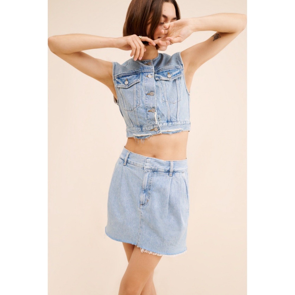AGOLDE / New Becker Pleated Raw Hem Mini Jean Skirt In Rotate Blue Denim / 29